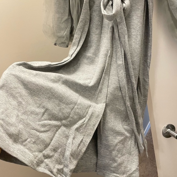 Dress with mid length special designed sleeve - Picture 3 of 4